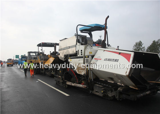 China El asfalto ultrafino DGT900 pavimenta con el motor de Deutz y transporta la anchura 3M proveedor