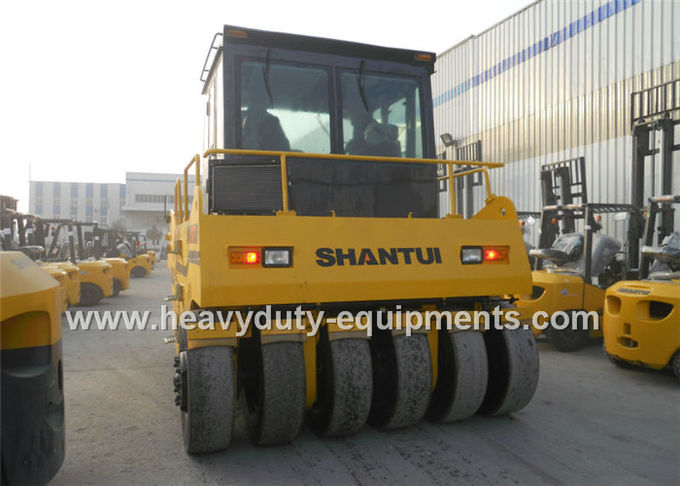 Rodillo de camino resistente de la rueda de Shantui SR26T con 145000 kilogramos de peso de funcionamiento y motor de Shangchai