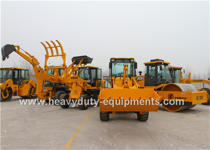 T933L pequeño Payloader con el cubo estándar del brazo estándar de la cuchilla de la nieve y 4 en 1 cubo